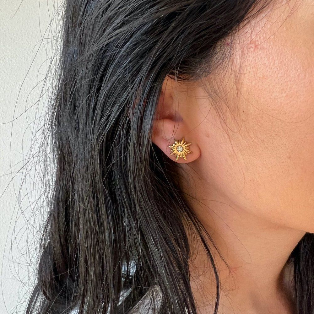 Vintage gold starburst earrings pierced clear sunburst midcentury style, 1960s